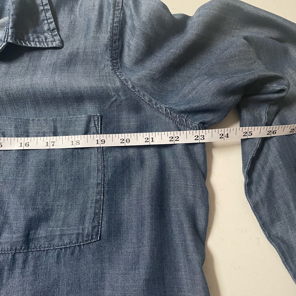 Liz Claiborne women's long-sleeve chambray button-down shirt.Size Large - Picture 9 of 11